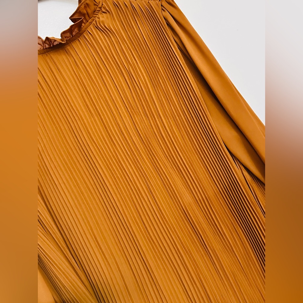 NWT, &merci, beautiful and flowy Rust colored mini-dress